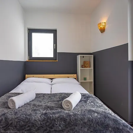 Przystanek Pedziwiatra Z Balia, Myweek Feriehus *